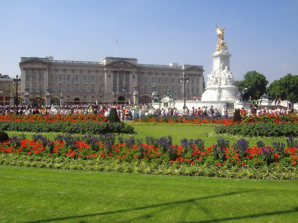 buckingham-palace-1215628.jpg